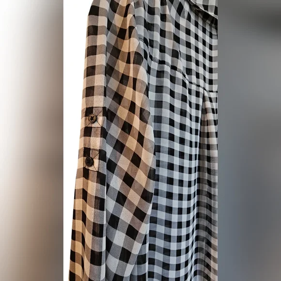 Express Black and White Checkered Blouse, size Small. Never worn! - Picture 5 of 8